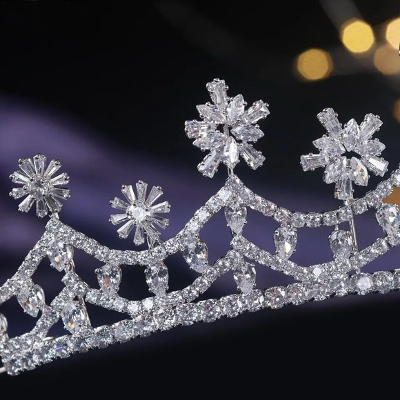 Celestine Zircon Tiara - Picture 3 of 6